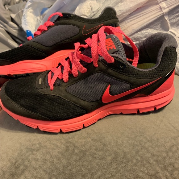 Shoes - Picture 6 of 8